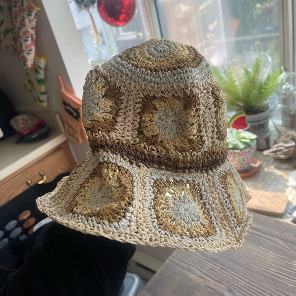 Steve Madden crochet hat